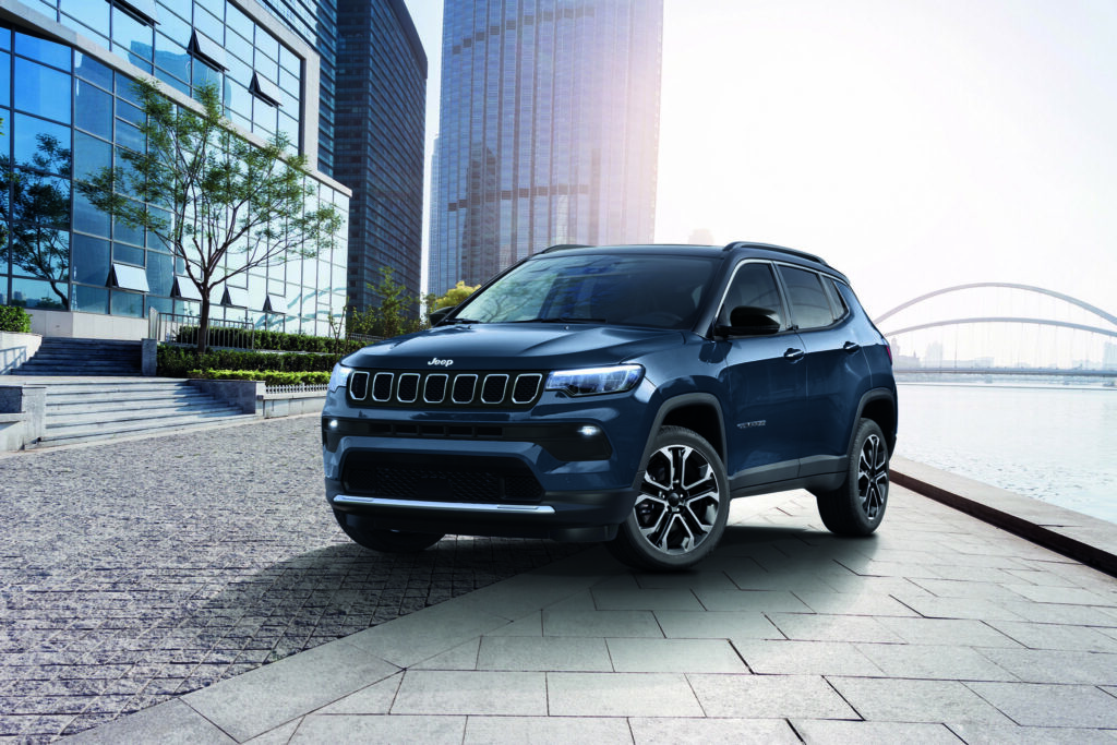 Automobile : lifting intérieur pour le Jeep Compass