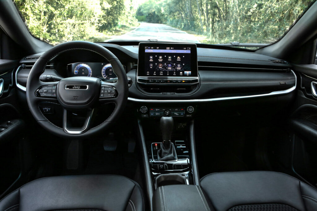 Automobile : lifting intérieur pour le Jeep Compass