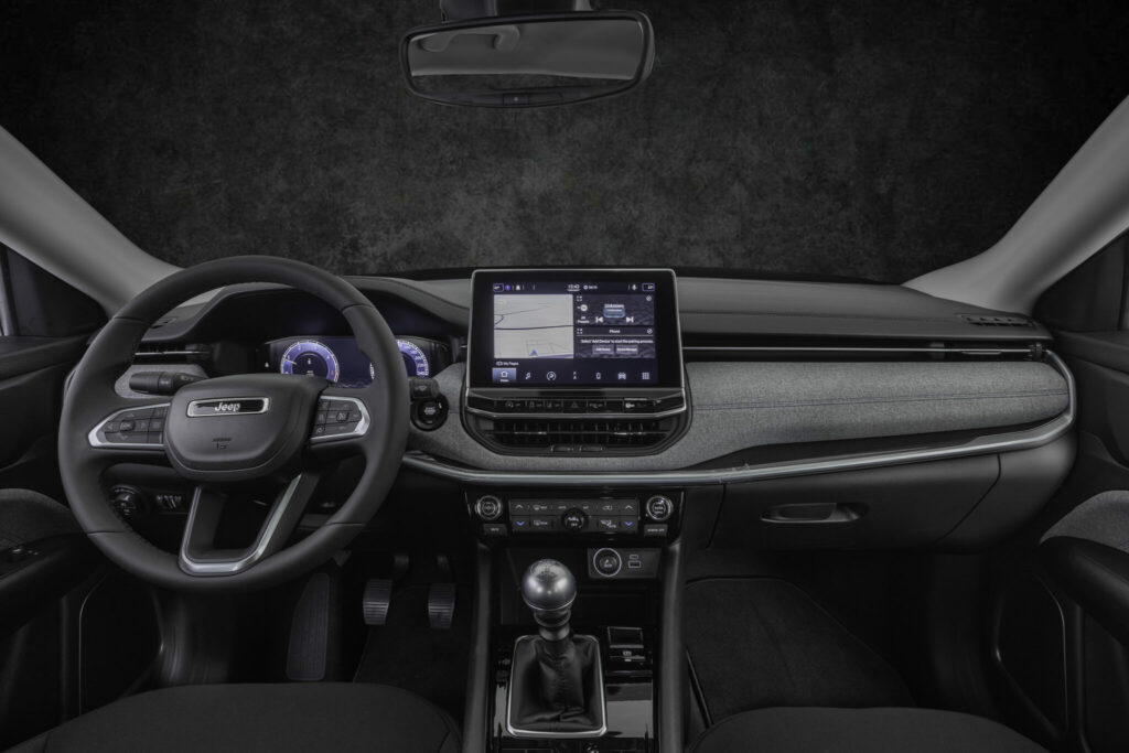 Automobile : lifting intérieur pour le Jeep Compass