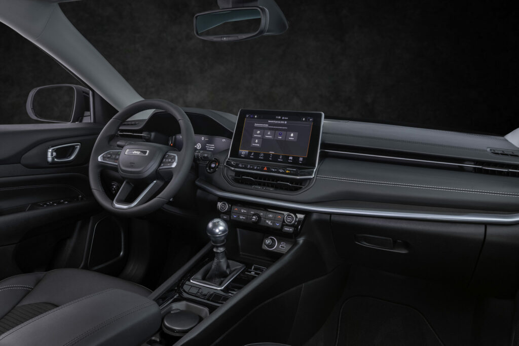 Automobile : lifting intérieur pour le Jeep Compass