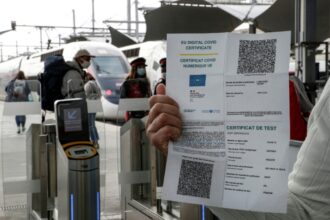 Experts : la situation actuelle permet de supprimer les tests PCR aux frontières