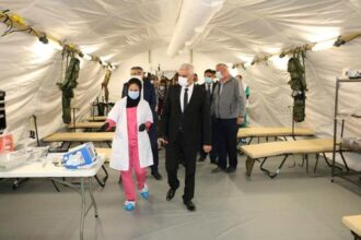 Don américain d’un hôpital de campagne de soins intensifs au Maroc