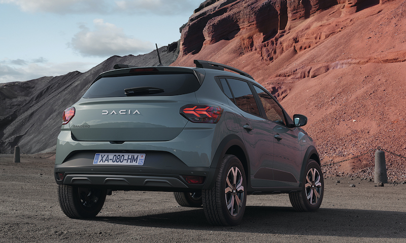 Les modèles Dacia arborent (enfin) le nouveau logo