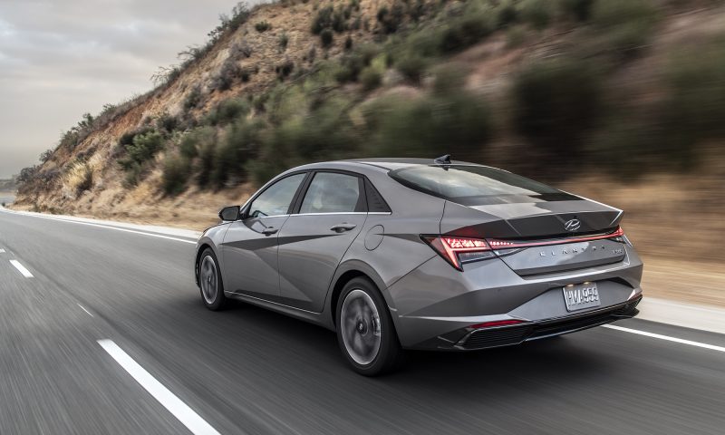 Hyundai Elantra : virage électrifié