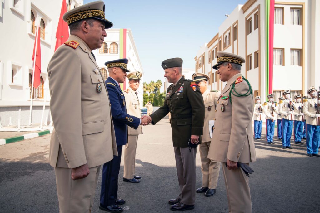 Le nouveau commandant général de SETAF-Africa reçu par l'inspecteur général des FAR