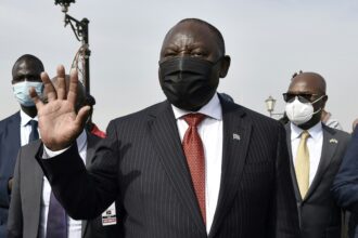 En Afrique du Sud, le président poussé vers la porte après les accusations d'un rapport parlementaire