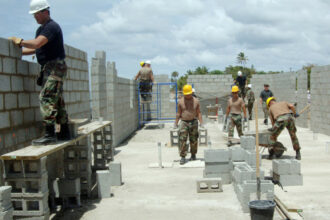 Bâtiment. Les salaires s’envolent et la production de logements ralentit fortement