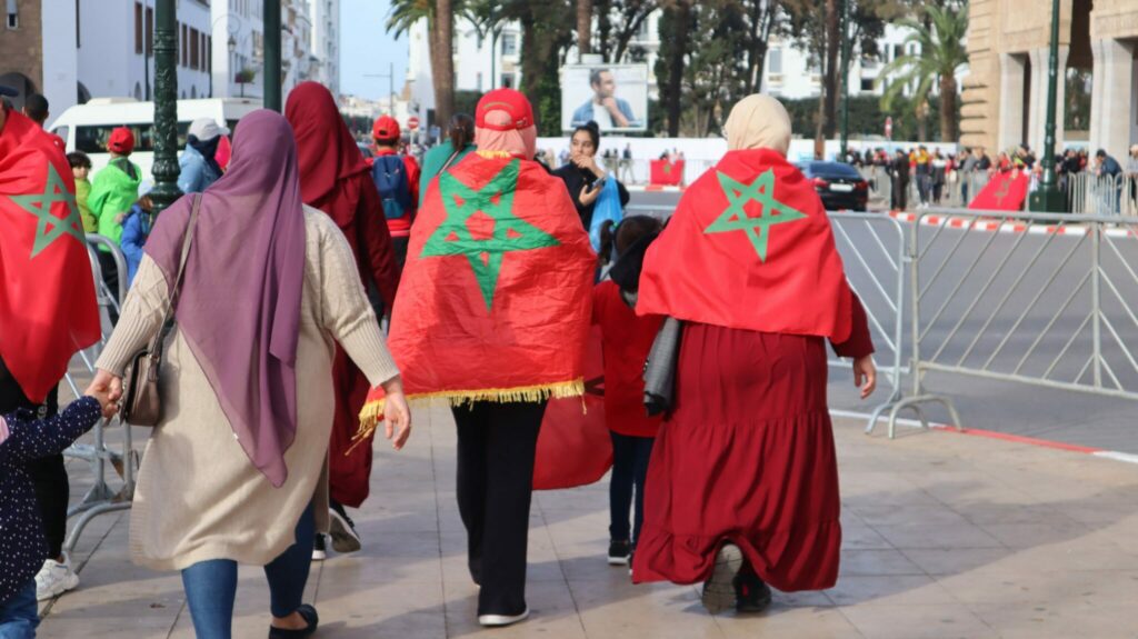 Emotions lors de la réception royale et des décorations pour les membres de l'équipe nationale