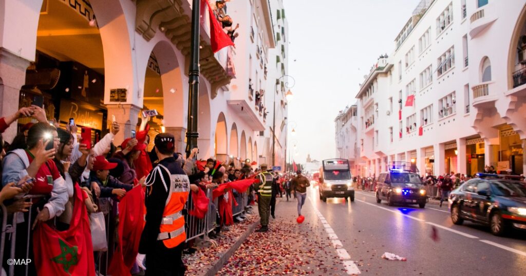 Emotions lors de la réception royale et des décorations pour les membres de l'équipe nationale