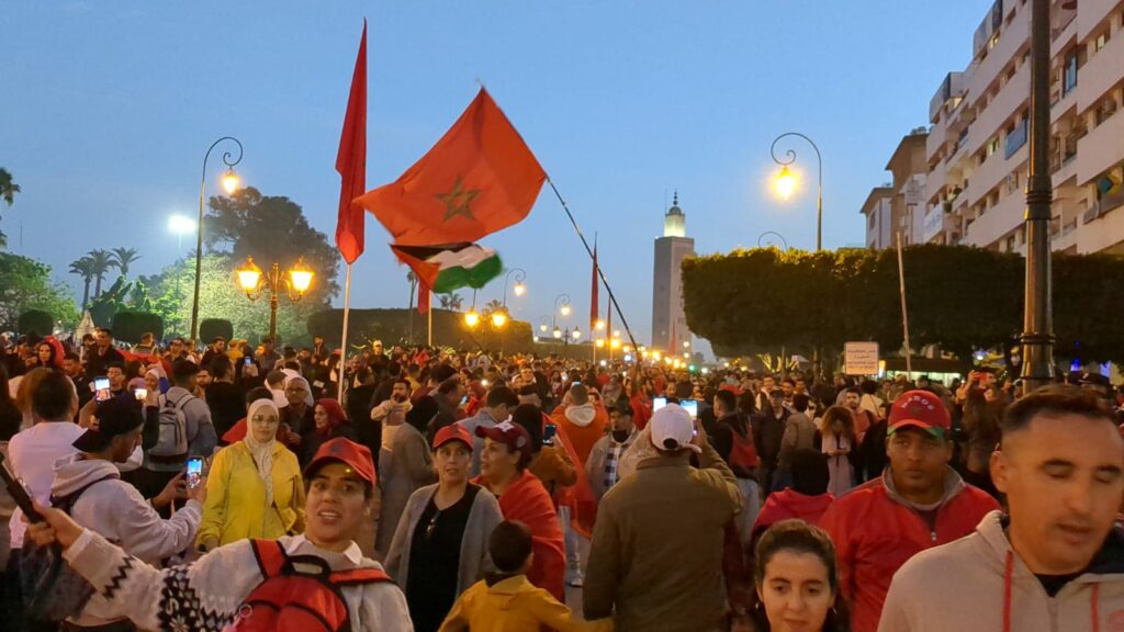 Emotions lors de la réception royale et des décorations pour les membres de l'équipe nationale