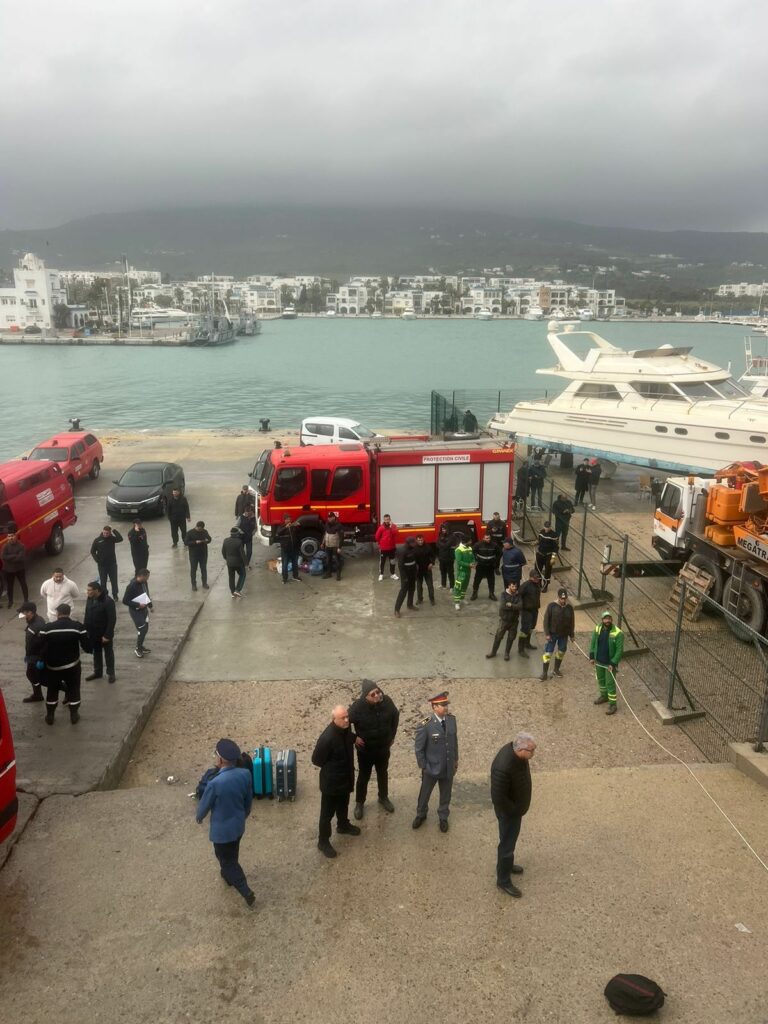Les autorités portent secours à un navire commercial échoué au large de M'diq
