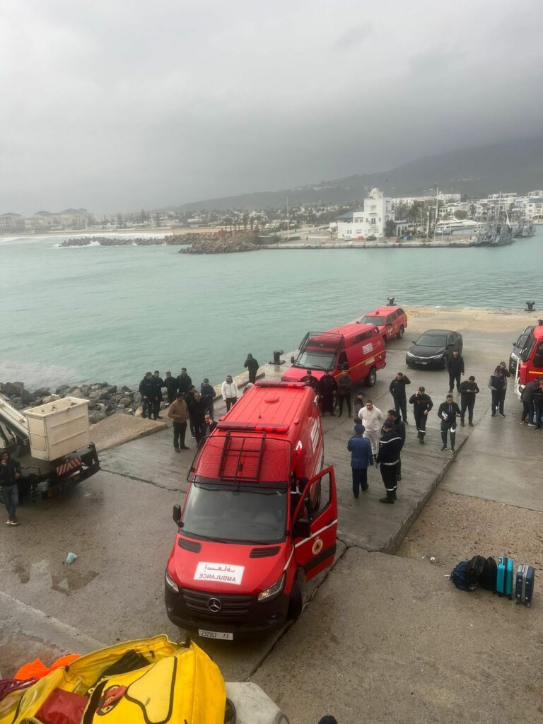 Les autorités portent secours à un navire commercial échoué au large de M'diq