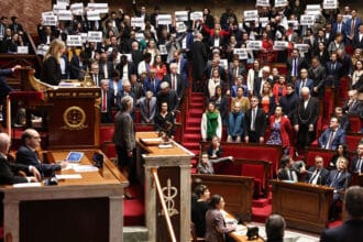 France : la réforme des retraites adoptée, après le rejet des deux motions de censure