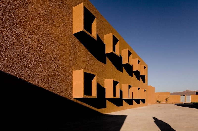 L’École supérieure de technologie de Guelmim, une architecture contemporaine bien intégrée au site