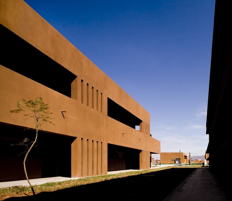 L’École supérieure de technologie de Guelmim, une architecture contemporaine bien intégrée au site