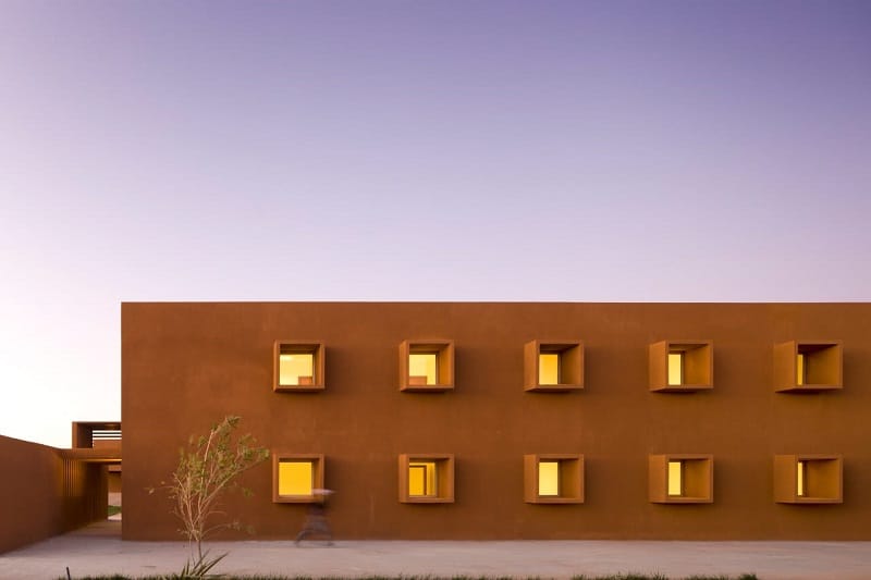 L’École supérieure de technologie de Guelmim, une architecture contemporaine bien intégrée au site