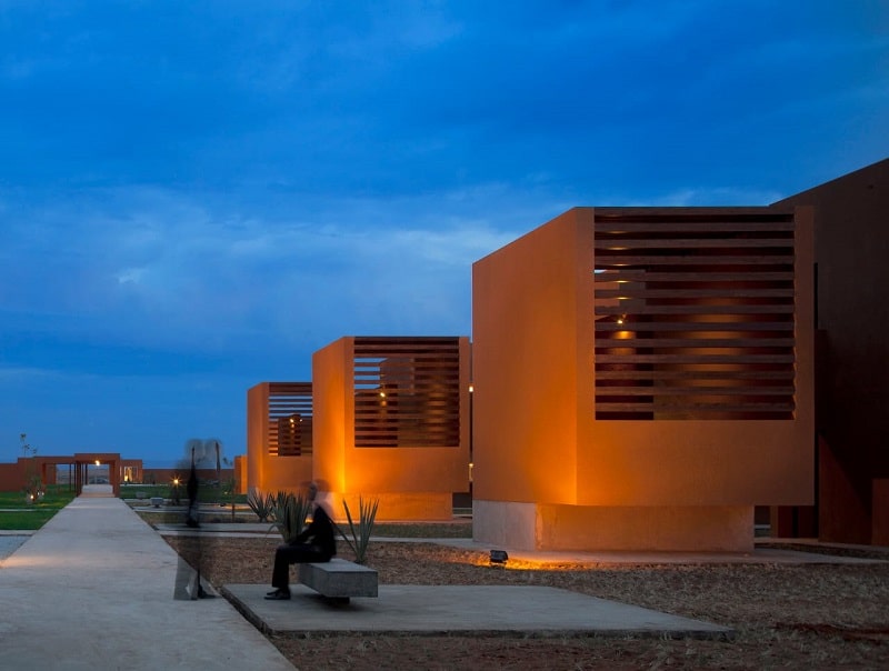 L’École supérieure de technologie de Guelmim, une architecture contemporaine bien intégrée au site