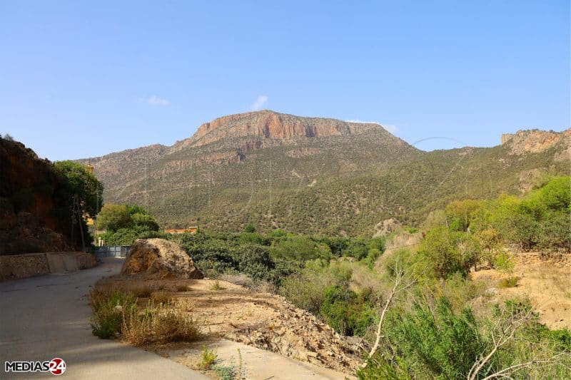 Oriental. Dans l’arrière-pays, vallées, plages et grottes préhistoriques