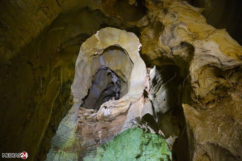Oriental. Dans l’arrière-pays, vallées, plages et grottes préhistoriques