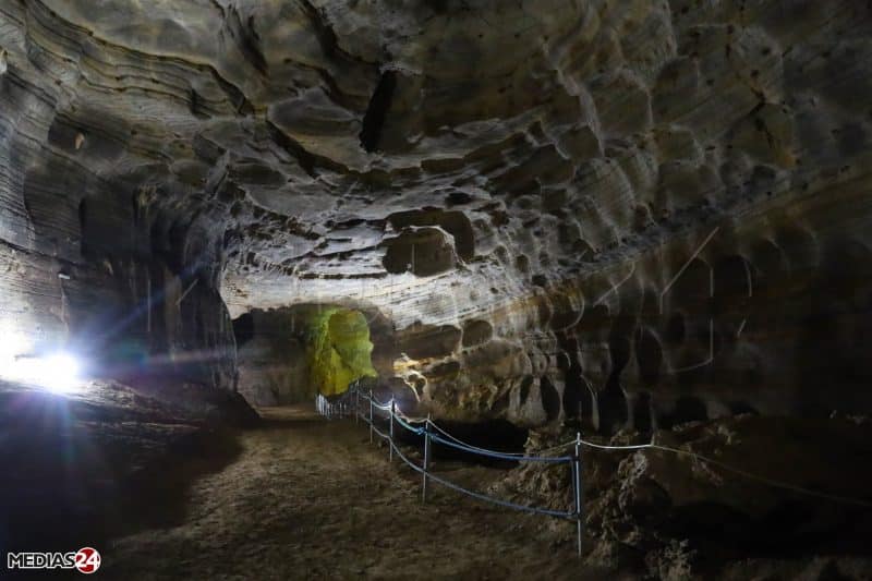 Oriental. Dans l’arrière-pays, vallées, plages et grottes préhistoriques