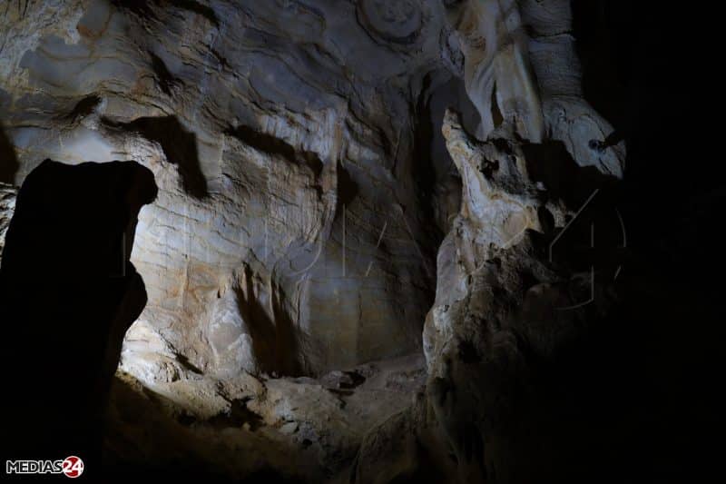 Oriental. Dans l’arrière-pays, vallées, plages et grottes préhistoriques
