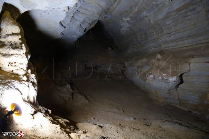 Oriental. Dans l’arrière-pays, vallées, plages et grottes préhistoriques