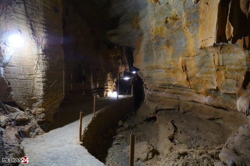Oriental. Dans l’arrière-pays, vallées, plages et grottes préhistoriques