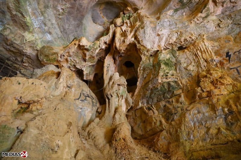 Oriental. Dans l’arrière-pays, vallées, plages et grottes préhistoriques