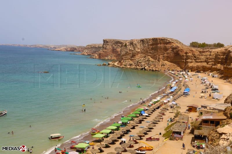 Oriental. Dans l’arrière-pays, vallées, plages et grottes préhistoriques
