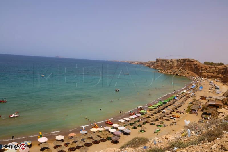 Oriental. Dans l’arrière-pays, vallées, plages et grottes préhistoriques