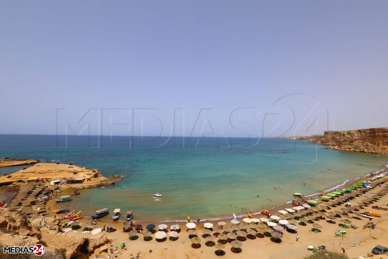 Oriental. Dans l’arrière-pays, vallées, plages et grottes préhistoriques