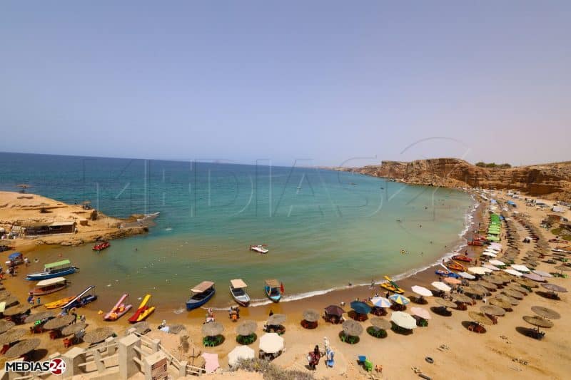 Oriental. Dans l’arrière-pays, vallées, plages et grottes préhistoriques