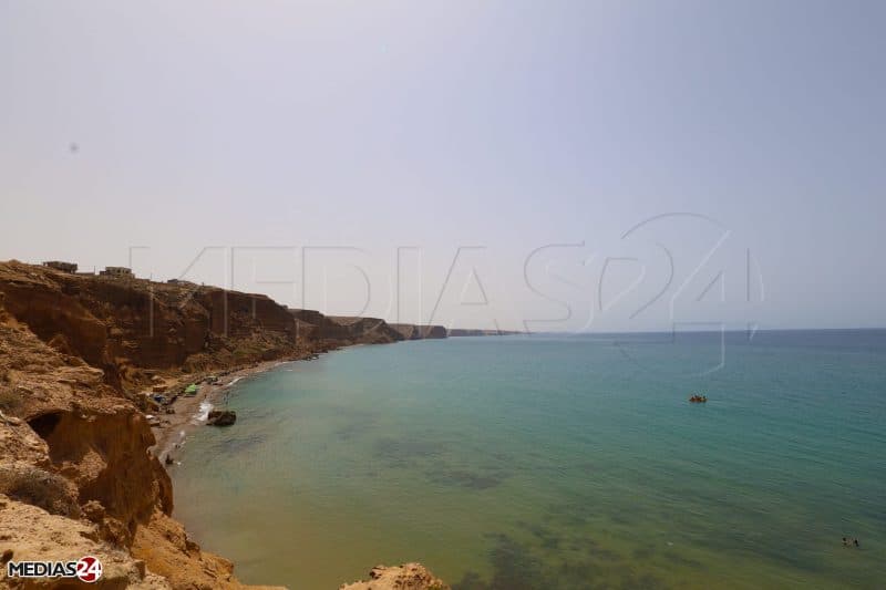 Oriental. Dans l’arrière-pays, vallées, plages et grottes préhistoriques