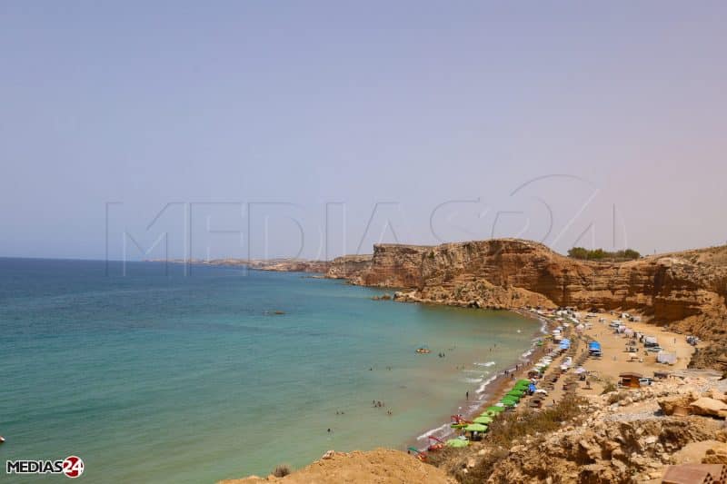 Oriental. Dans l’arrière-pays, vallées, plages et grottes préhistoriques