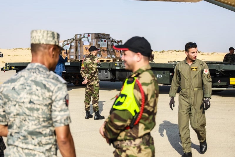 Arrivée en Égypte de deux avions militaires marocains transportant des aides humanitaires à Gaza