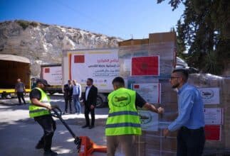 Sur instructions royales, des aides humanitaires d’urgence distribuées à Al-Qods