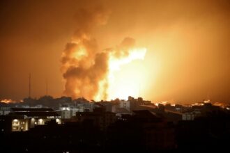 Les affrontements à Gaza et en Israël font des centaines de morts, onde de choc dans le monde