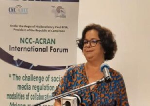 À Yaoundé, Latifa Akharbach prône un dialogue renforcé entre les régulateurs africains et les plateformes numériques globales
