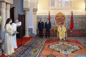 Le Roi Mohammed VI remet les dahirs de nomination aux nouveaux ambassadeurs