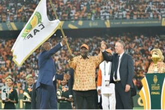 CAN Maroc-2025 : le drapeau de la Coupe d’Afrique des Nations remis à Fouzi Lekjaa