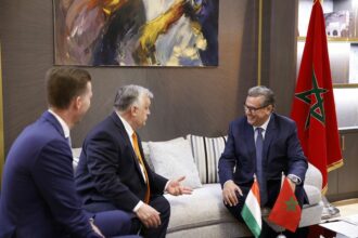 Le chef du gouvernement s'entretient à Marrakech avec le Premier ministre hongrois