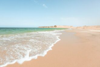 27 plages, 4 ports de plaisance et un lac de montagne labellisés &ldquo;Pavillon Bleu&rdquo; pour l’été 2024 (Liste)