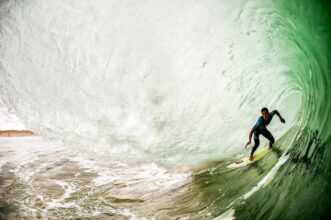JO 2024 : le surfeur marocain Ramzi Boukhiam éliminé au 3e tour