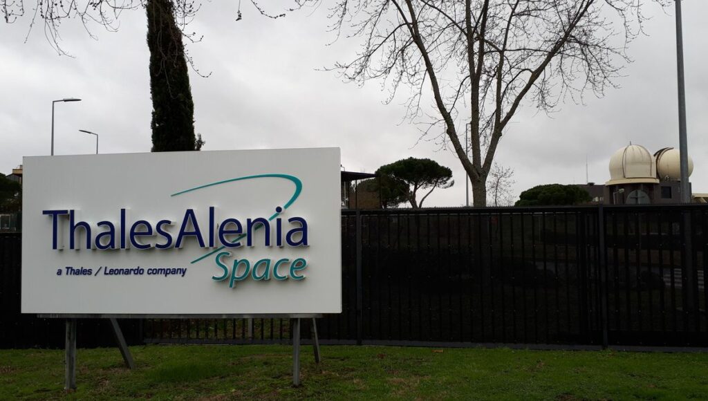 Un protocole d’accord entre Panafsat et Thales Alenia Space pour le premier satellite géostationnaire du Maroc