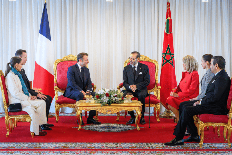 Retour en images sur le premier jour de la visite d'État d'Emmanuel Macron au Maroc