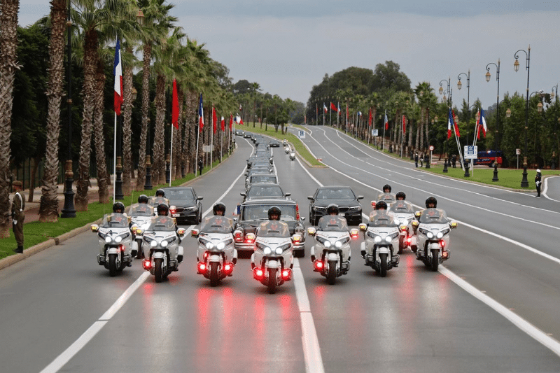 Retour en images sur le premier jour de la visite d'État d'Emmanuel Macron au Maroc
