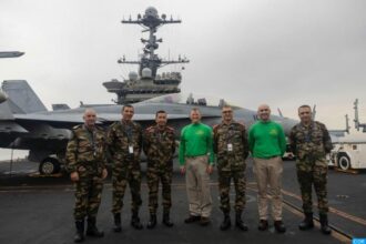 Une délégation des FAR en visite à bord du porte-avions USS Harry S. Truman