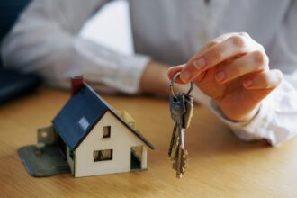 Devenir promoteur immobilier : quel parcours et quelles compétences requises ?