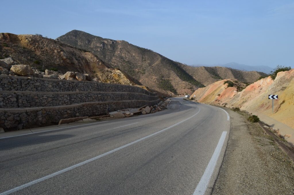Comment des travaux sur la chaussée ont activé le dernier glissement de terrain entre Jebha et Al Hoceima (Avis d’experts)