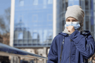 Pas de nouvelle vague Covid, juste un pic saisonnier des virus respiratoires (Dr Merabet)